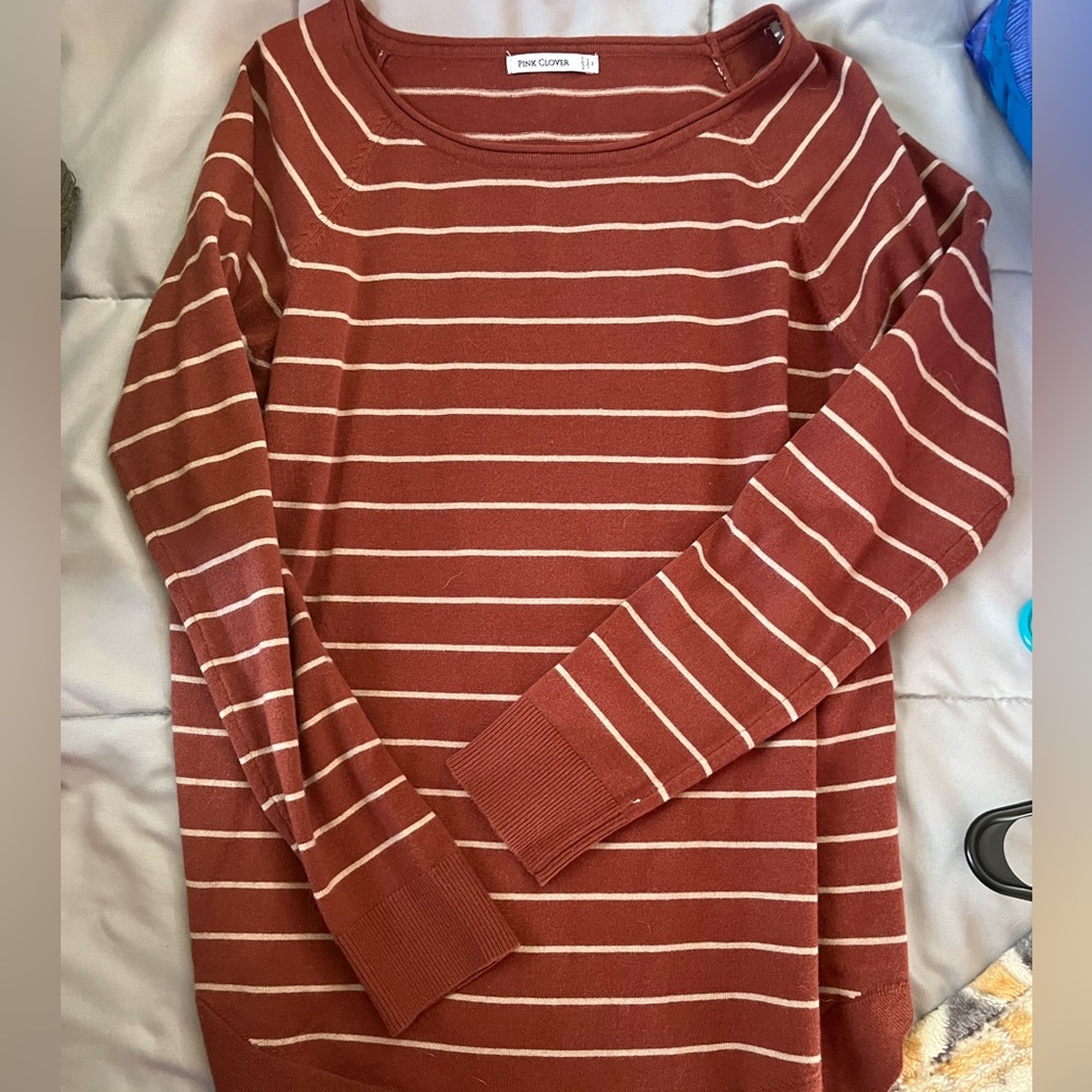 Pink clover striped king sleeve shirt. Medium